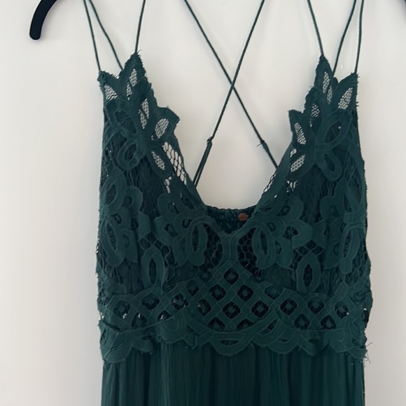 Lace too dress - Picture 3 of 3